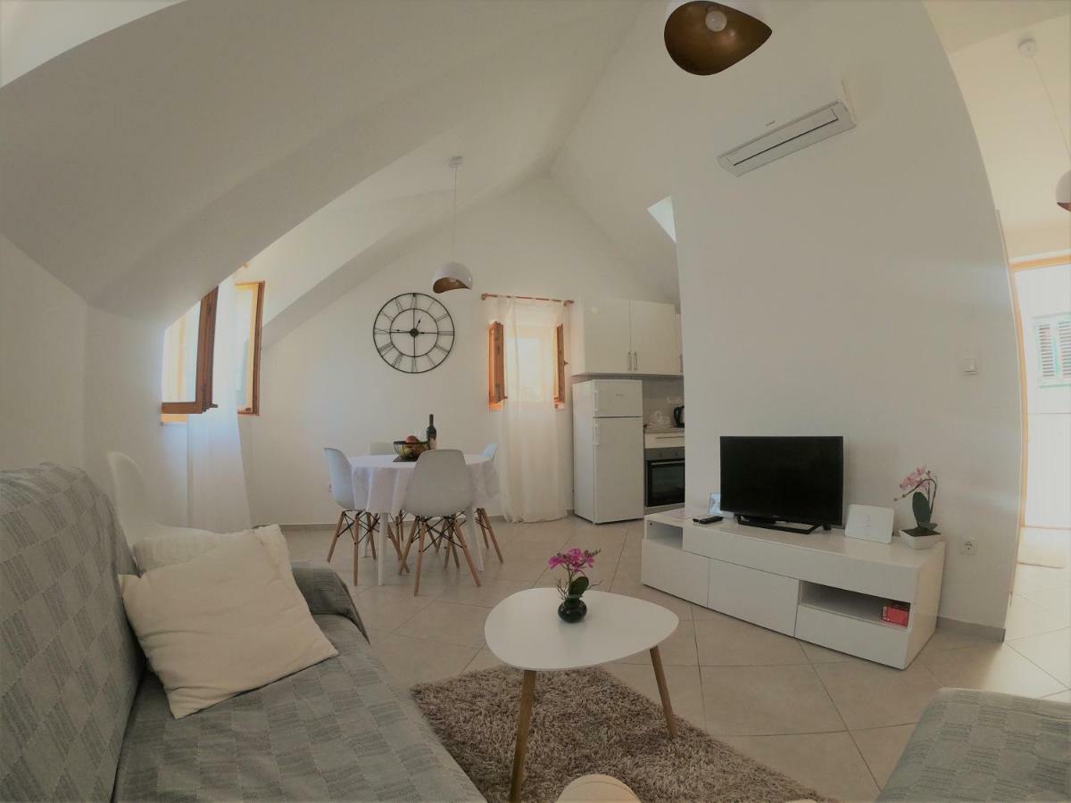 Apartment Vesna พรีมอชเตน ภายนอก รูปภาพ