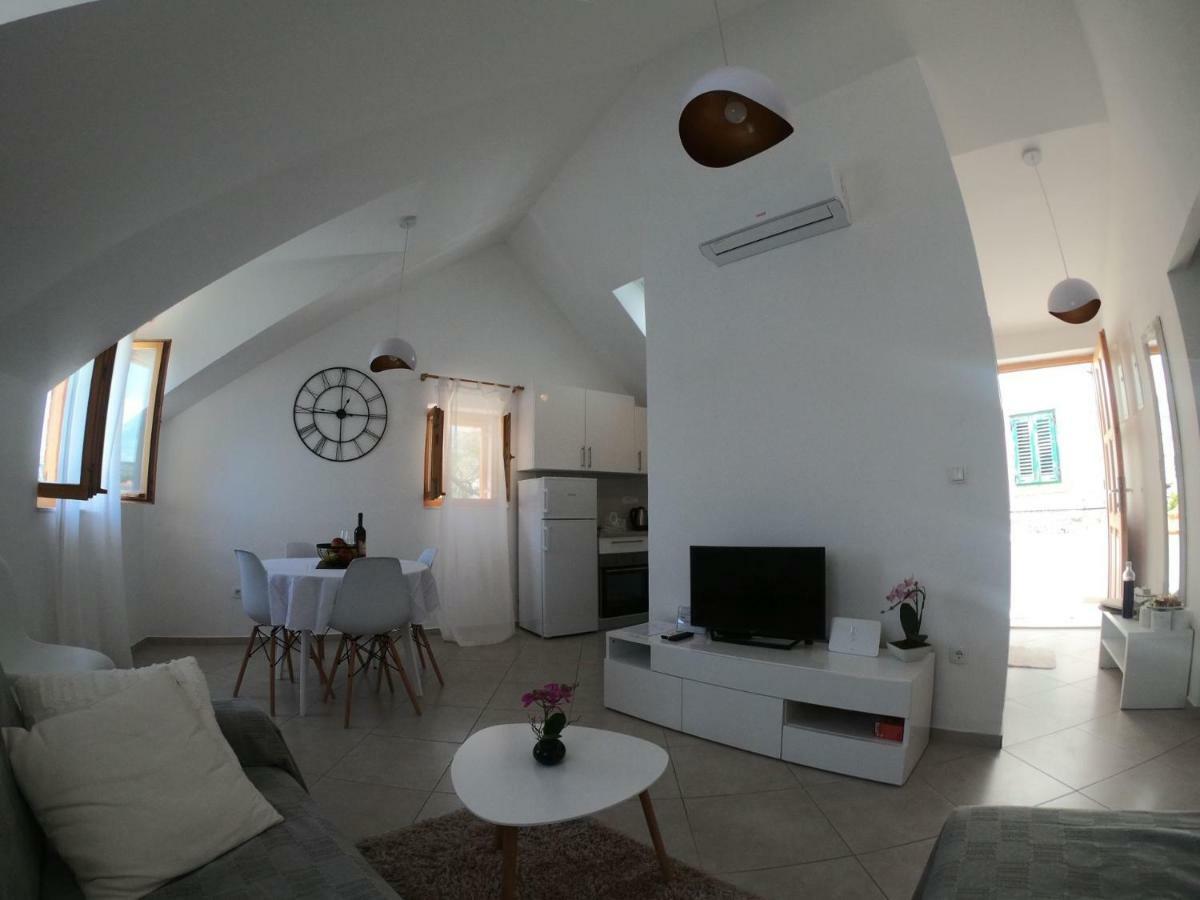 Apartment Vesna พรีมอชเตน ภายนอก รูปภาพ