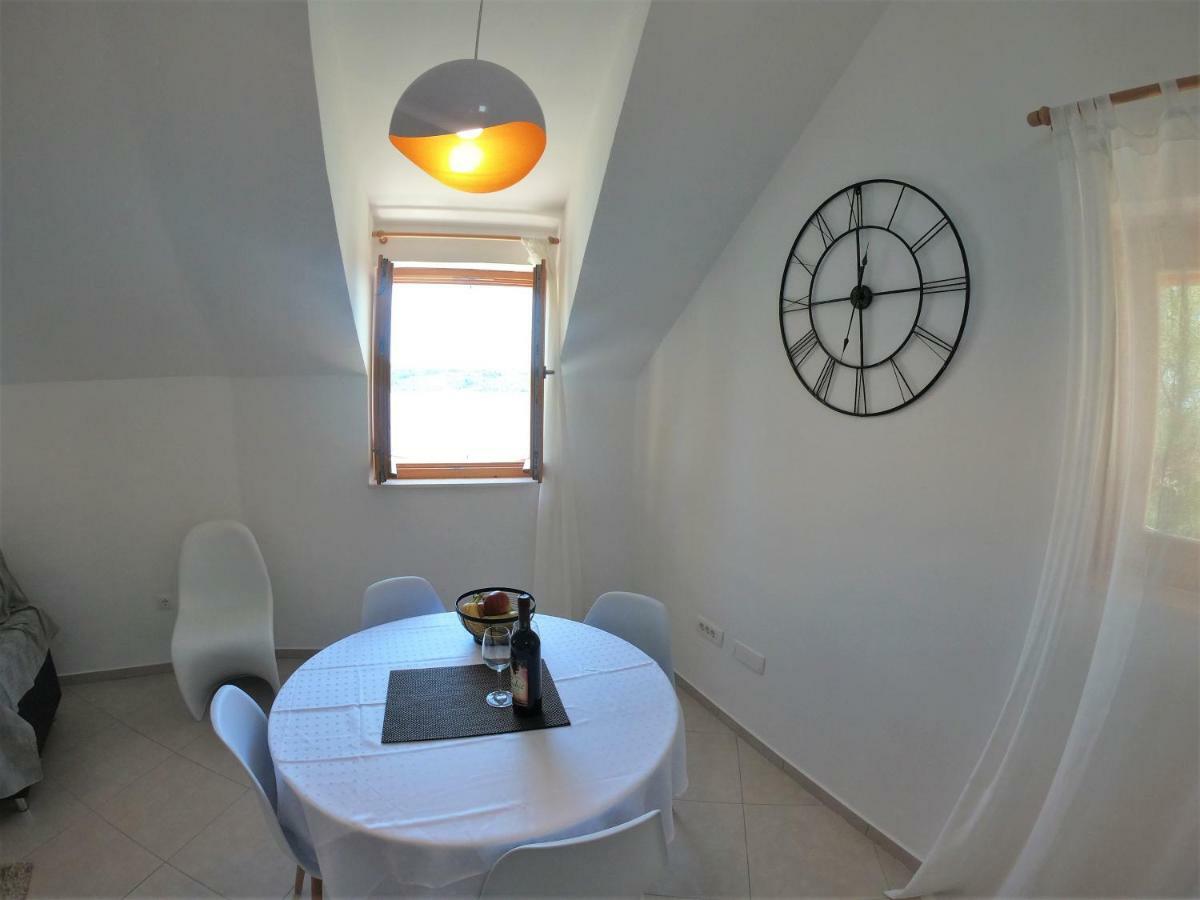 Apartment Vesna พรีมอชเตน ภายนอก รูปภาพ
