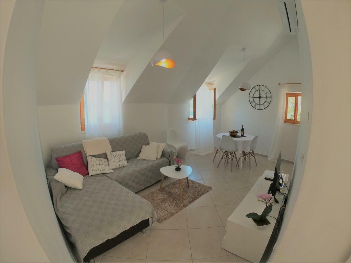 Apartment Vesna พรีมอชเตน ภายนอก รูปภาพ
